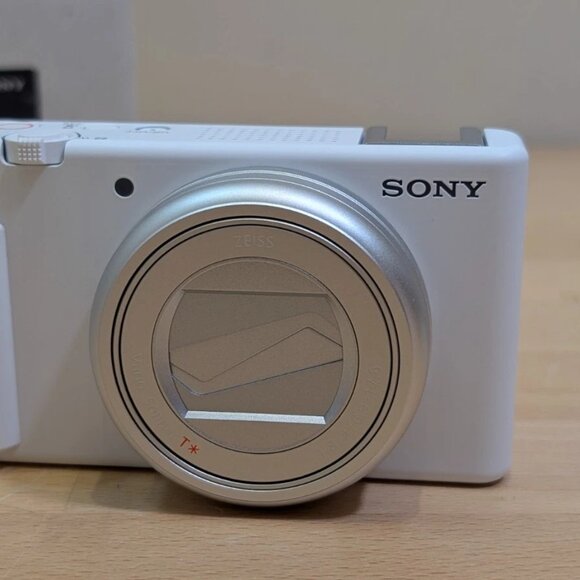Sony ZV-1 II Vlog Camera for Content Creators & Vloggers (White) - ZV-1M2 - Picture 9 of 9